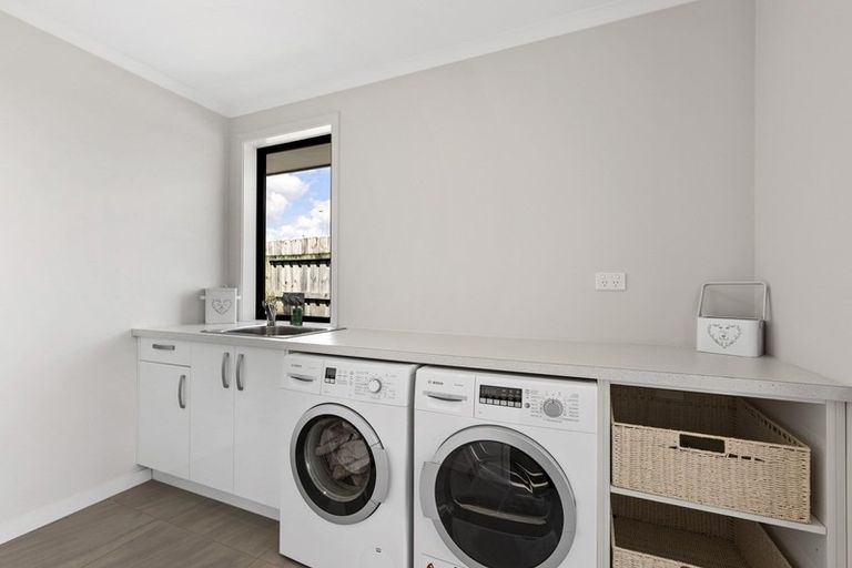 Photo of property in 57 Benmore Crescent, Pyes Pa, Tauranga, 3112