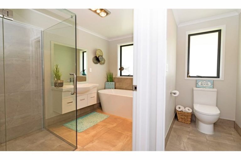 Photo of property in 63b Manuka Grove, Helensville, 0875