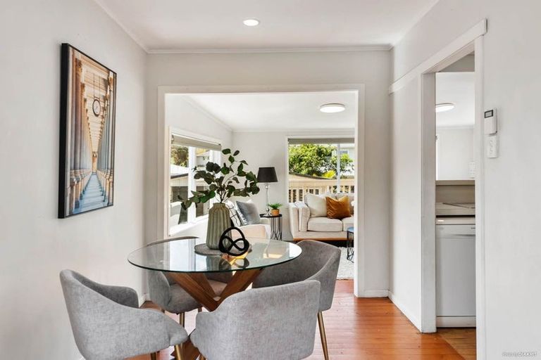 Photo of property in 24 La Rosa Street, Green Bay, Auckland, 0604