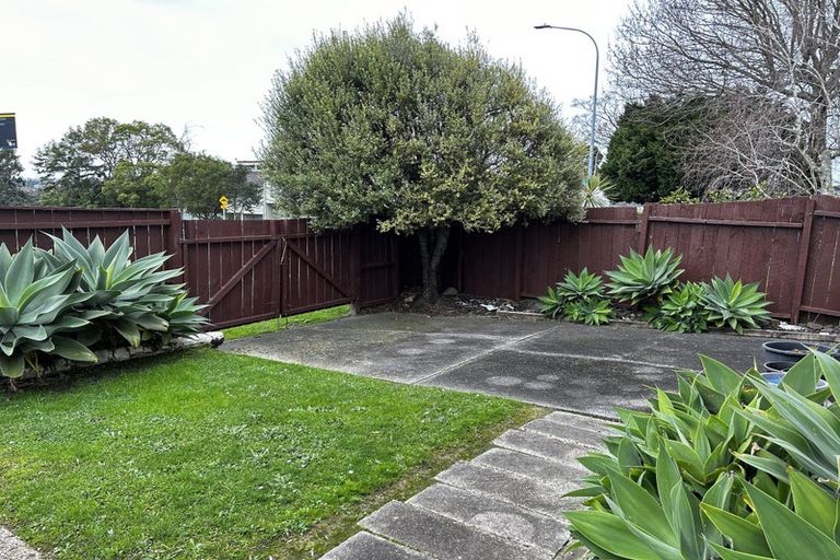 Photo of property in 1/27 Butterworth Drive, Glendene, Auckland, 0602