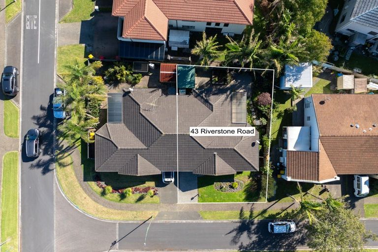 Photo of property in 43 Riverstone Road, Te Atatu Peninsula, Auckland, 0610
