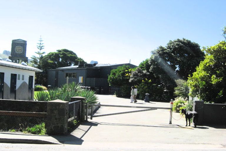 Photo of property in 1/2 Heberden Avenue, Sumner, Christchurch, 8081