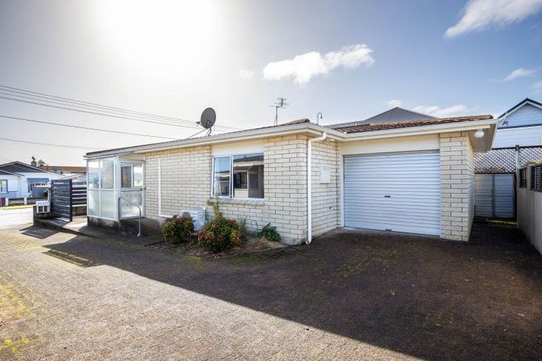 Photo of property in 3/10 Karamu Street, Strandon, New Plymouth, 4312