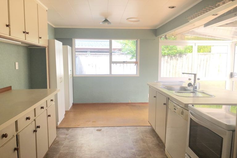 Photo of property in 16 Contessa Drive, Glenfield, Auckland, 0629