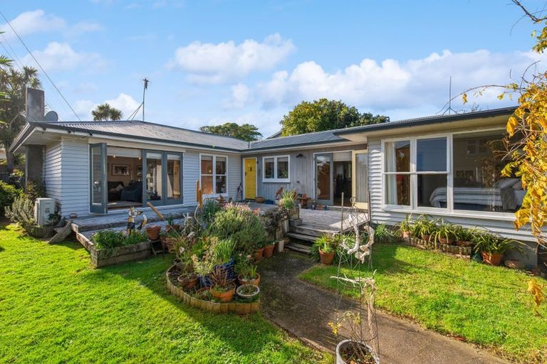 Photo of property in 39 Eatwell Avenue, Paraparaumu Beach, Paraparaumu, 5032