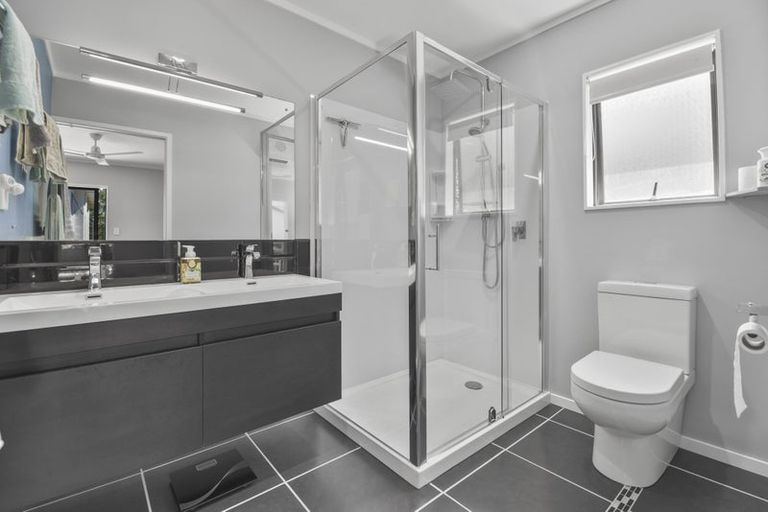 Photo of property in 96 Brian Crescent, Stanmore Bay, Whangaparaoa, 0932