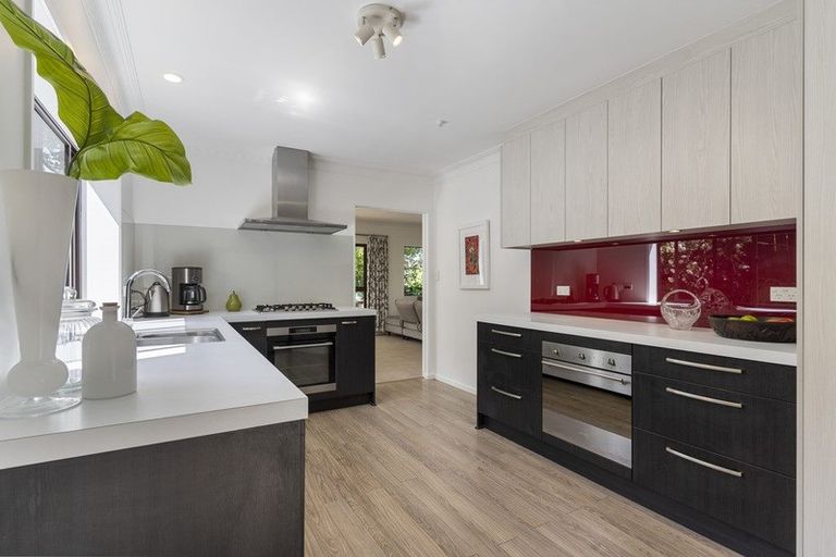 Photo of property in 27 Lexington Drive, Botany Downs, Auckland, 2010