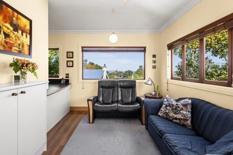 Photo of property in 2 Cobden Crescent, Bluff Hill, Napier, 4110