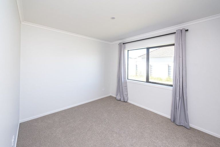 Photo of property in 6 Cross Street, Castlecliff, Whanganui, 4501