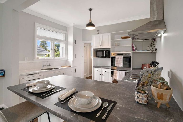 Photo of property in 64 Great North Road, Saint Johns Hill, Whanganui, 4500