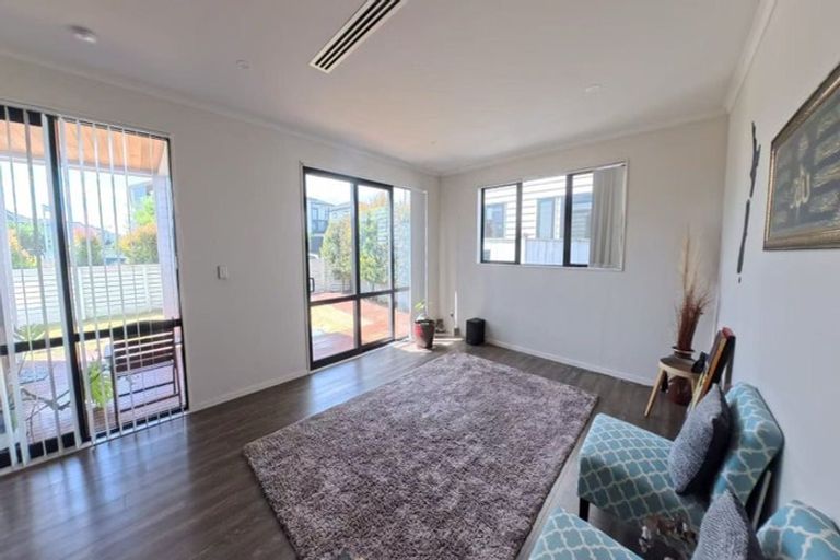 Photo of property in 11 Pihoihoi Place, Hobsonville, Auckland, 0616