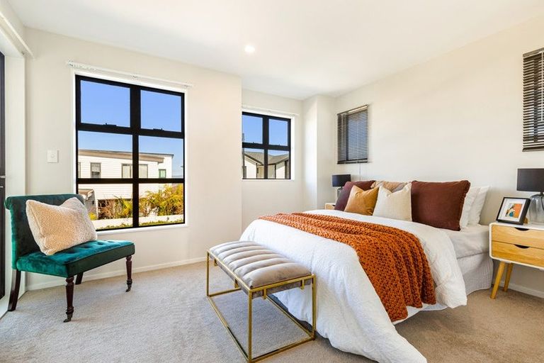 Photo of property in 9 Irving Place, Hobsonville, Auckland, 0616