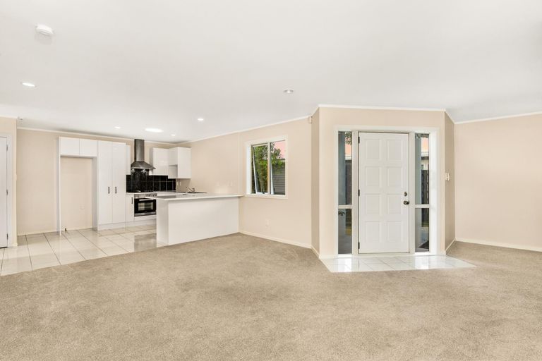 Photo of property in 13a Golf Road, New Lynn, Auckland, 0600