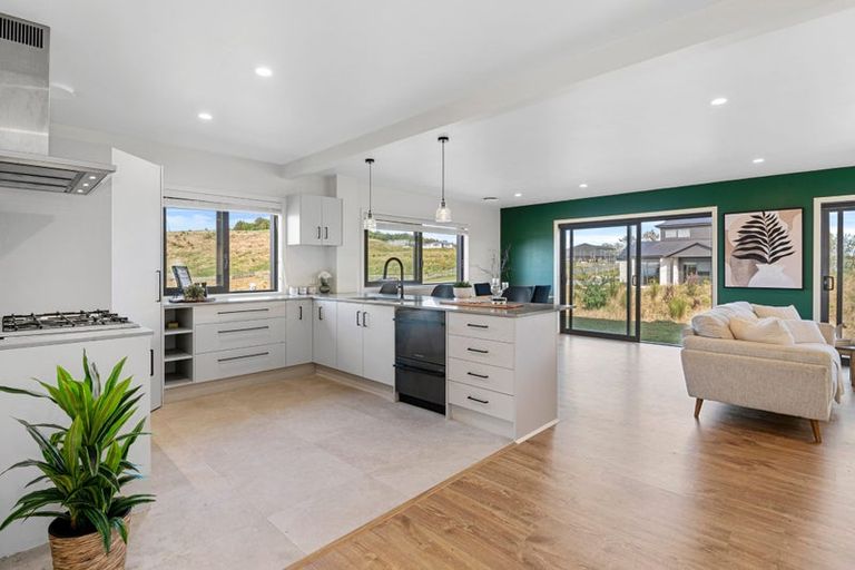 Photo of property in 150 Highland Drive, Acacia Bay, Taupo, 3385