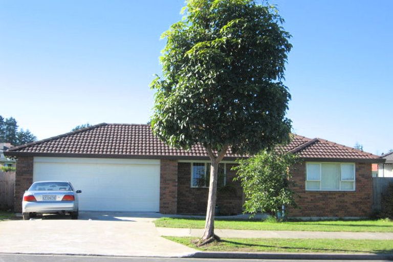 Photo of property in 12 Castlefinn Drive, Weymouth, Auckland, 2103