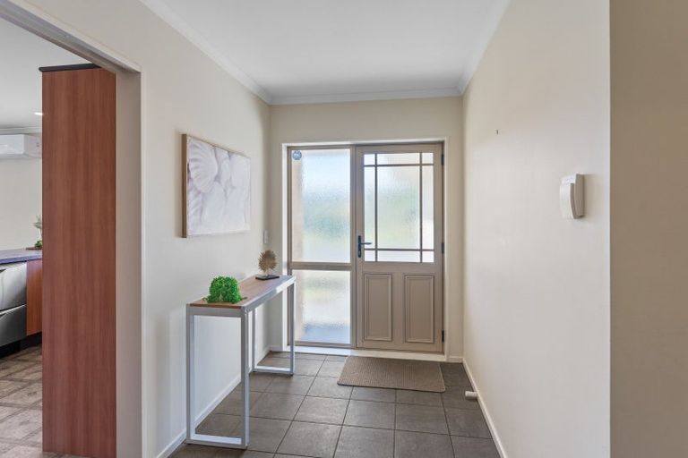 Photo of property in 5 Ashleigh Way, Waikanae Beach, Waikanae, 5036