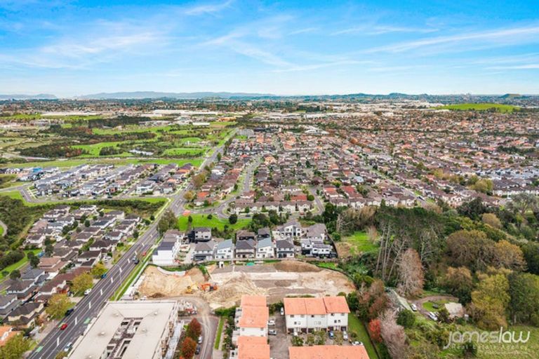 Photo of property in 9/46 Carlos Drive, Flat Bush, Auckland, 2016