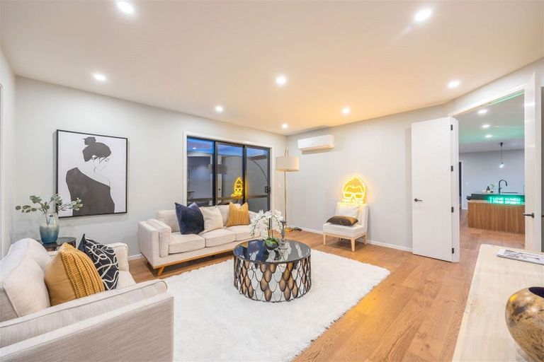 Photo of property in 18 Madden Avenue, Kumeu, 0810