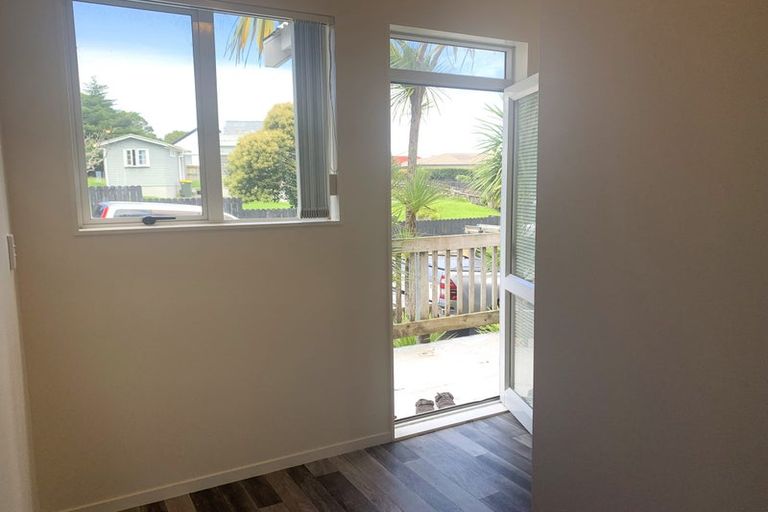 Photo of property in 15/242 Great North Road, Henderson, Auckland, 0612