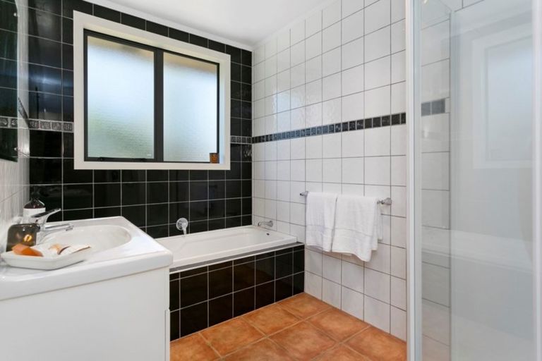 Photo of property in 15 Bowen Street, Cambridge, 3434