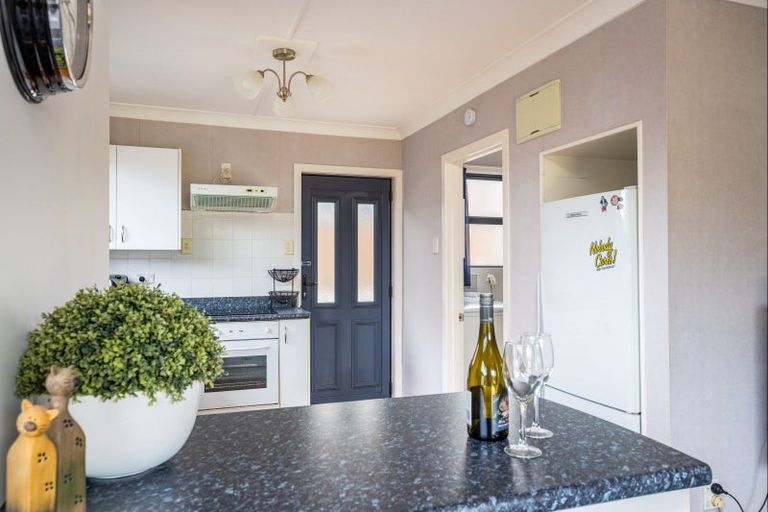 Photo of property in 15a Naumai Place, Spotswood, New Plymouth, 4310