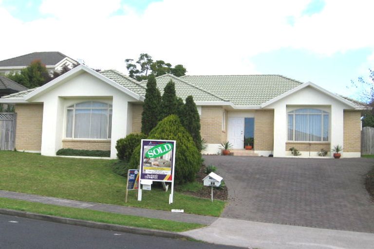 Photo of property in 17 Simmental Crescent, Somerville, Auckland, 2014