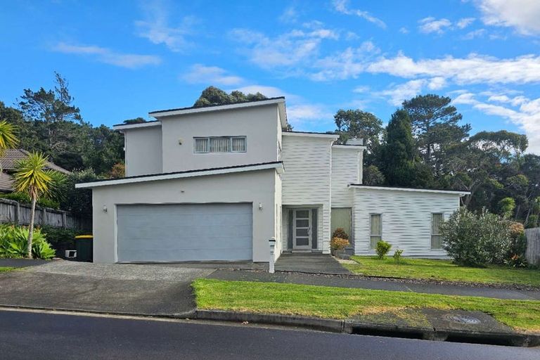 Photo of property in 28 Pin Oak Drive, Schnapper Rock, Auckland, 0632