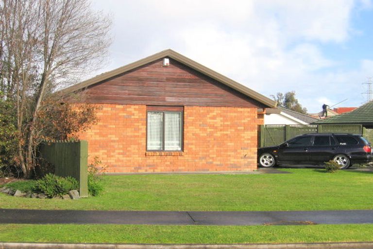 Photo of property in 2/5 Waylen Place, Burswood, Auckland, 2013