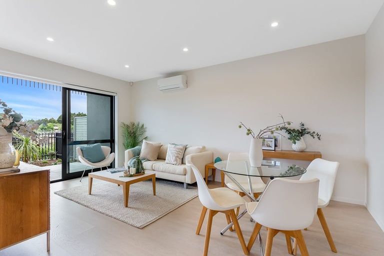 Photo of property in 2 Juniper Drive, Rosehill, Papakura, 2113