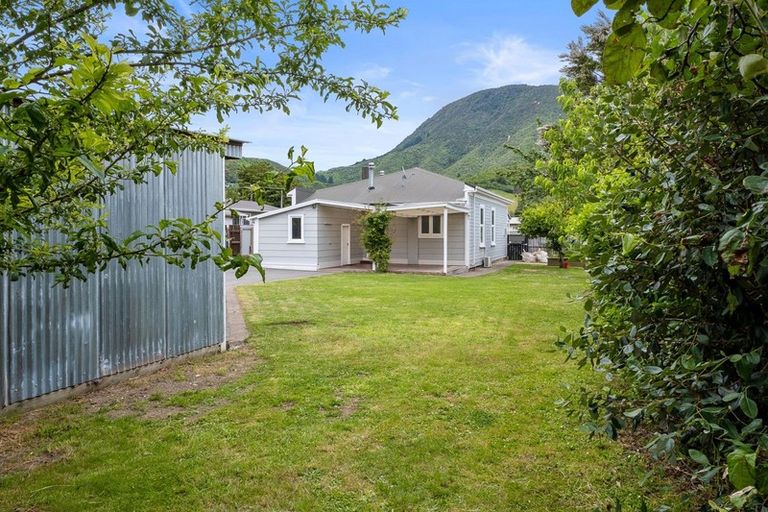 Photo of property in 24 York Street, Picton, 7220