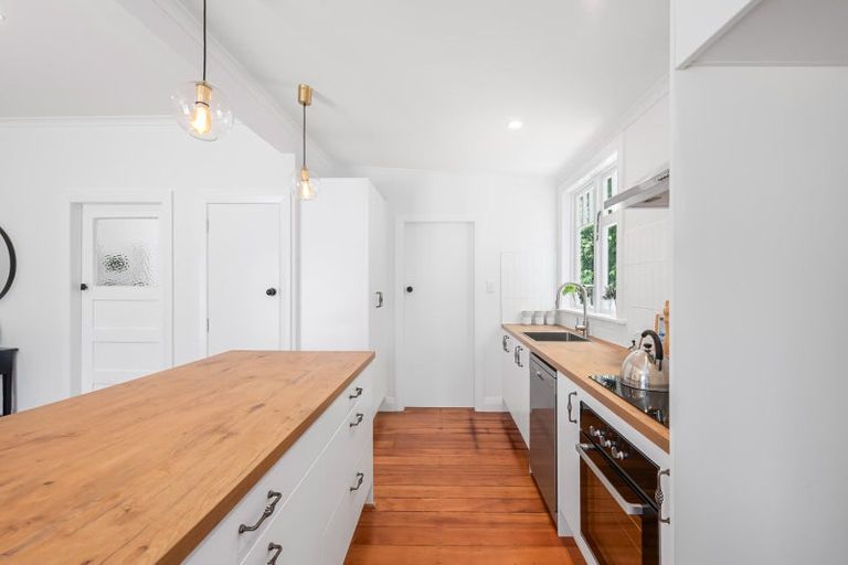 Photo of property in 1-2/6a Pohutukawa Street, Woburn, Lower Hutt, 5010