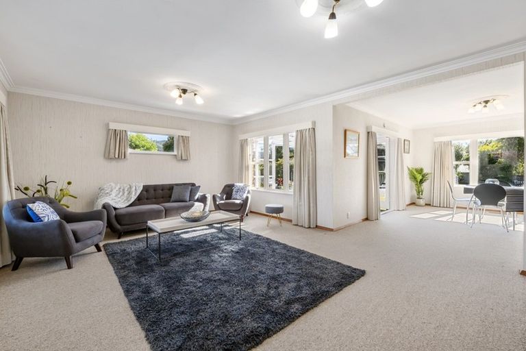 Photo of property in 33 Dowling Grove, Silverstream, Upper Hutt, 5019