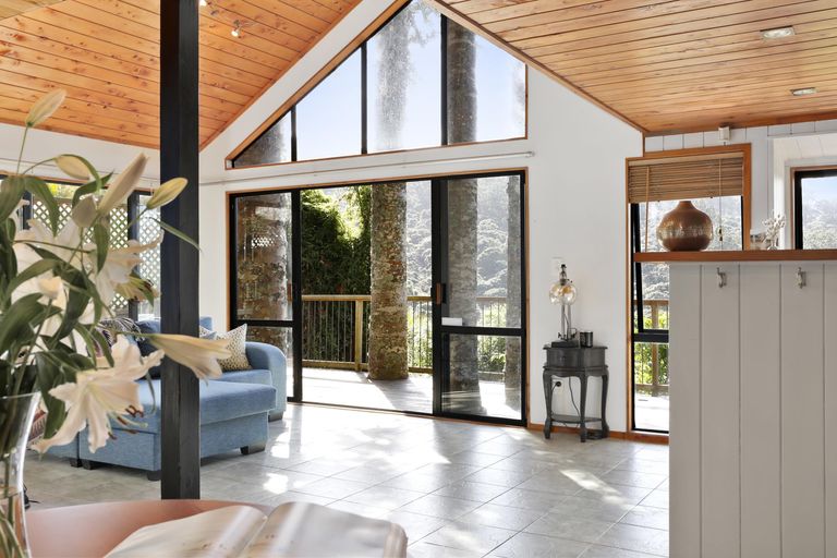 Photo of property in 16 Tainui Road, Titirangi, Auckland, 0604