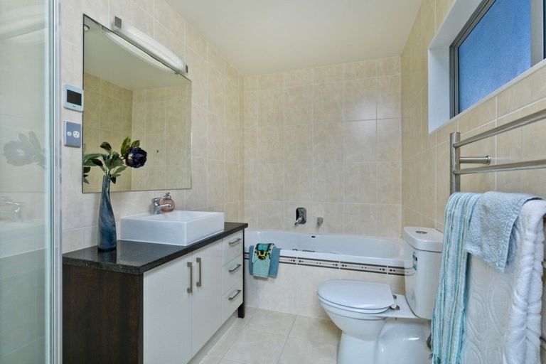 Photo of property in 15 Hornbill Drive, Fairview Heights, Auckland, 0632