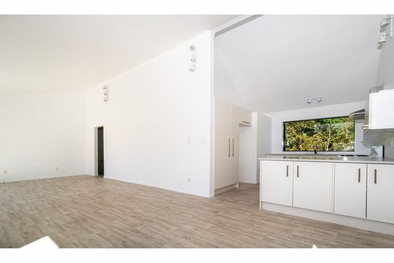Photo of property in 129a Colwill Road, Massey, Auckland, 0614