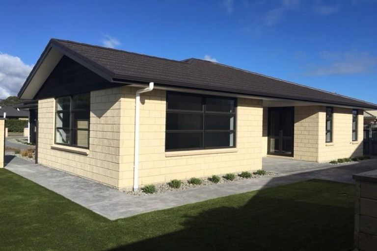 Photo of property in 53 Gandalf Crescent, Paraparaumu, 5032
