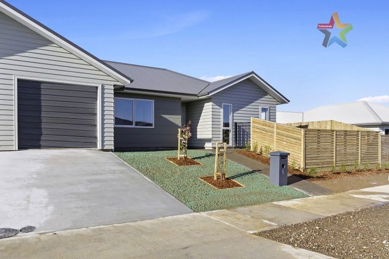 Photo of property in 6 Kairaumati Crescent, Kelson, Lower Hutt, 5010