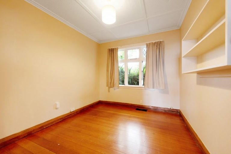 Photo of property in 19 Oku Street, Island Bay, Wellington, 6023