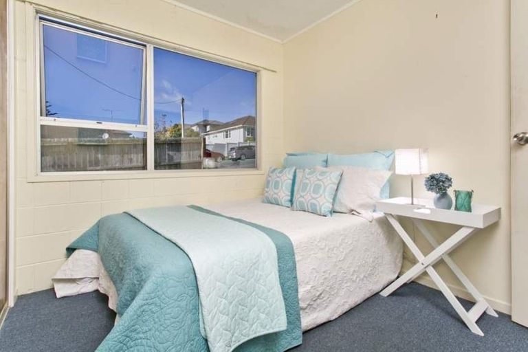 Photo of property in 2/1 Raeben Avenue, Hillcrest, Auckland, 0627