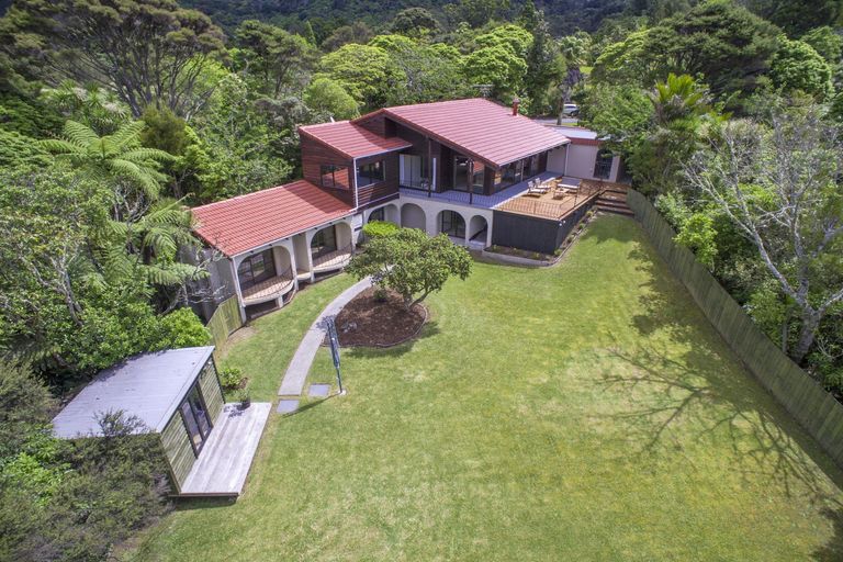 Photo of property in 24 Atarua Gardens, Waiatarua, Auckland, 0604