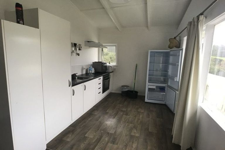 Photo of property in 57 Candia Road, Henderson Valley, Auckland, 0614