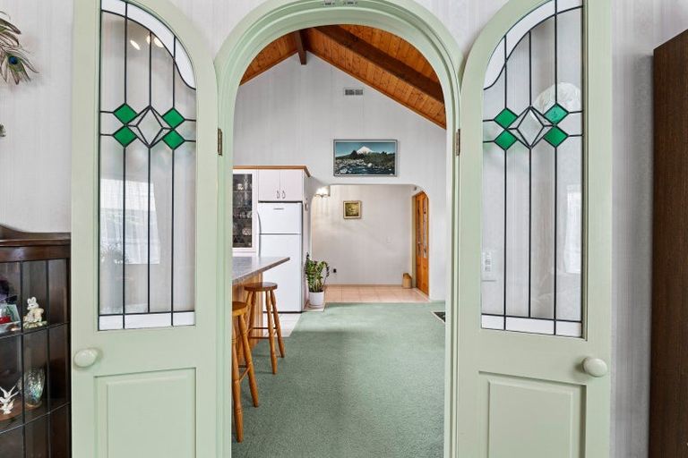 Photo of property in 35 Manu Crescent, Upper Vogeltown, New Plymouth, 4310