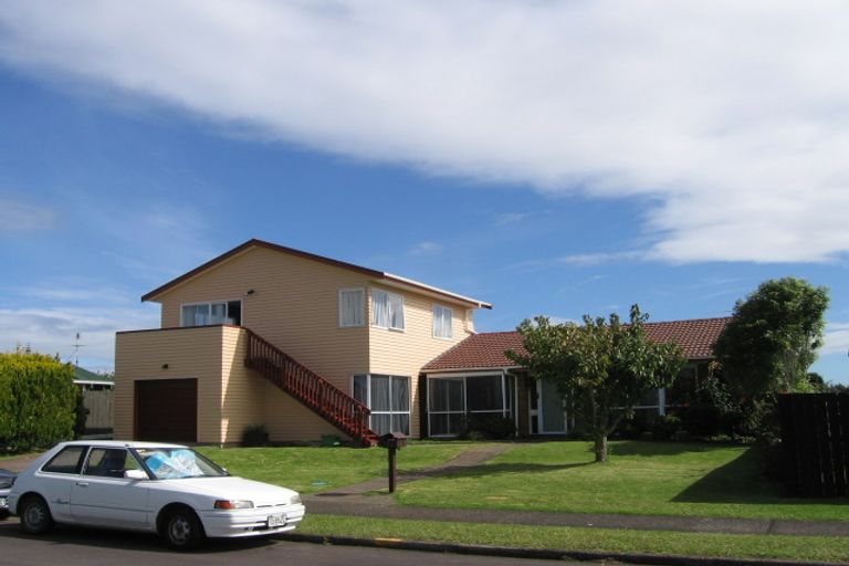 Photo of property in 22 Hedge Row, Sunnyhills, Auckland, 2010