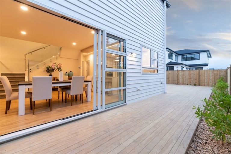 Photo of property in 12 Habitat Place, Hobsonville, Auckland, 0616