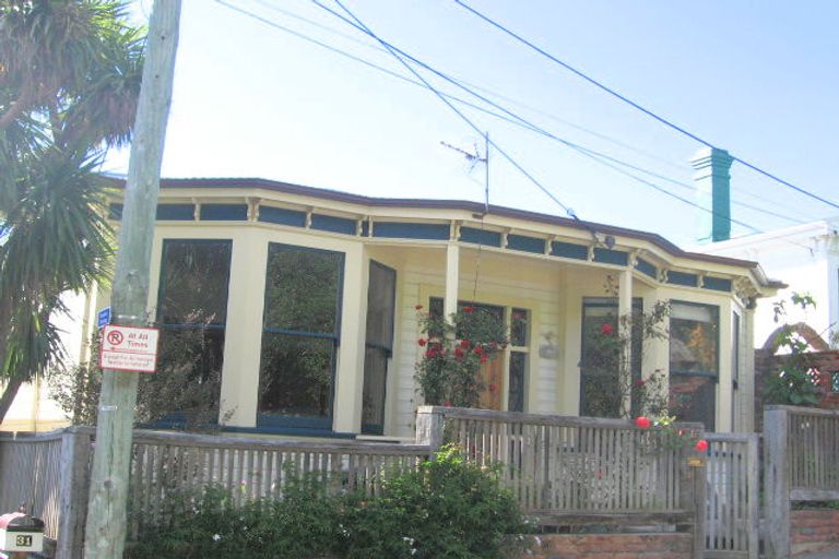 Photo of property in 33 Myrtle Crescent, Mount Cook, Wellington, 6021