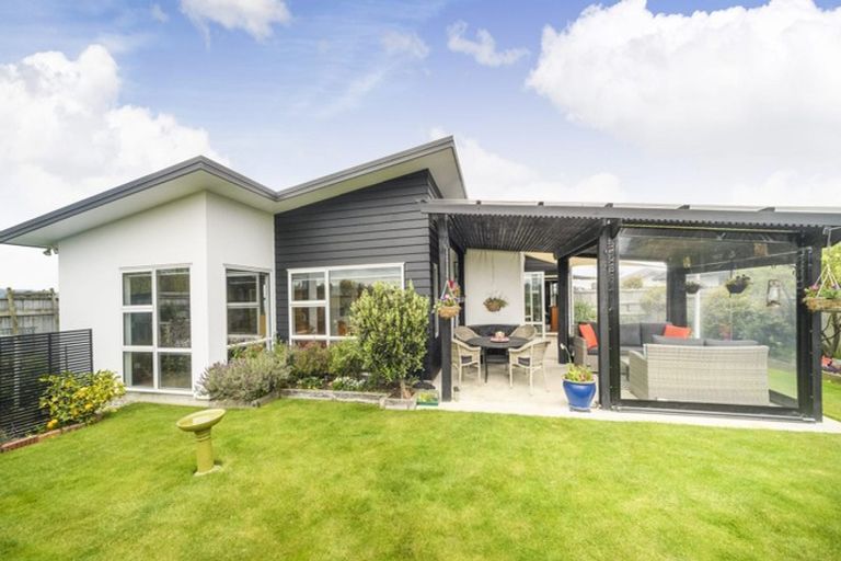 Photo of property in 20 Lorenzo Place, Kelvin Grove, Palmerston North, 4414