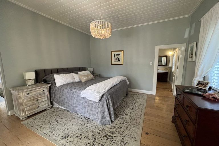 Photo of property in 11 Ocean View Road, Milford, Auckland, 0620