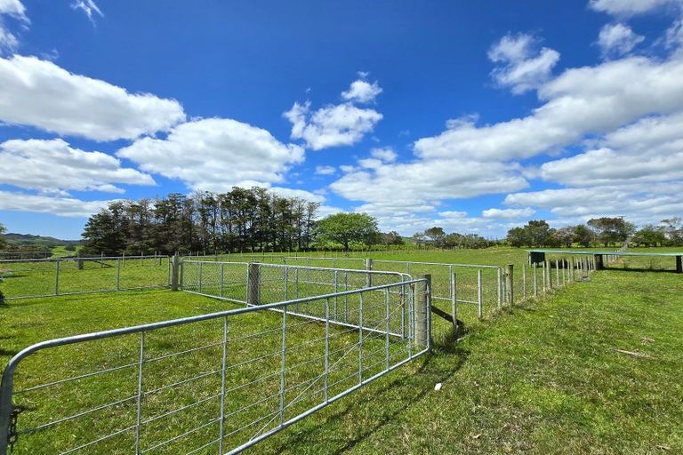 Photo of property in Ex Ararua Primary School, 1823 Ararua Road, Ararua, Matakohe, 0594