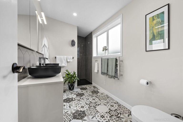 Photo of property in 11 Harbour Park Terrace, Khandallah, Wellington, 6035