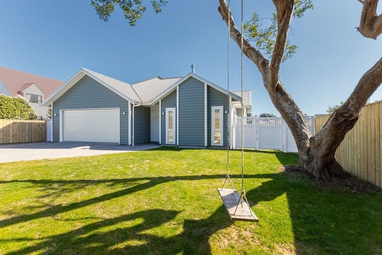 Photo of property in 23 Frimley Terrace, Waikanae Beach, Waikanae, 5036